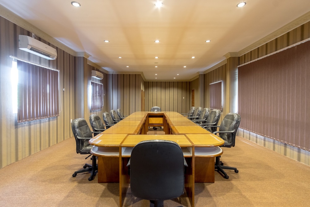 Super OYO Capital O 293 Mutiara Hijau Suites Syariah 42/45