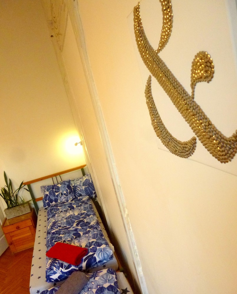 Gaia Hostel 10/50