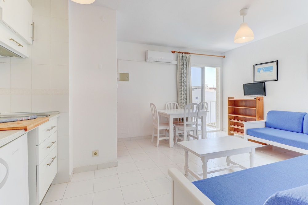 Llevant Apartamentos 31/37