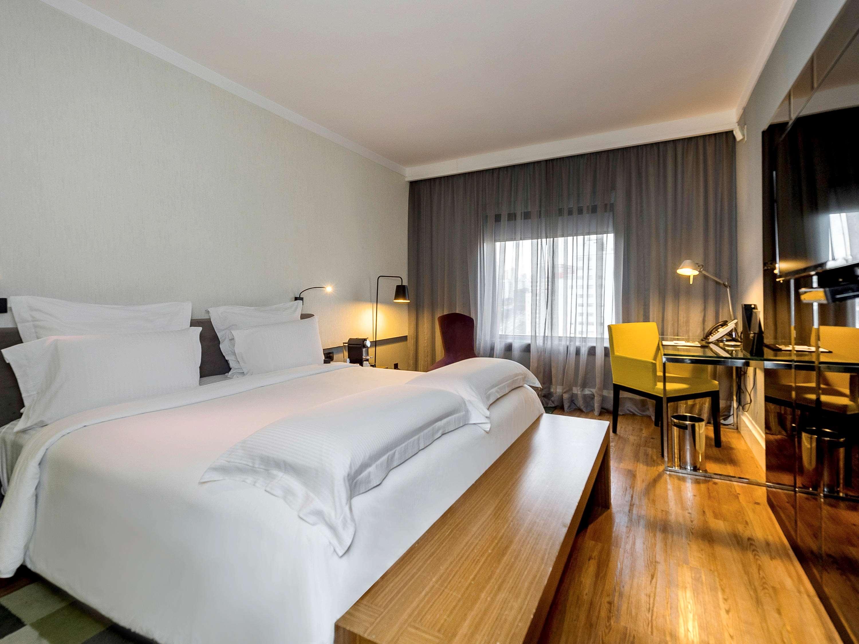 EXECUTIVE, QUEEN BED, CITY VIEW