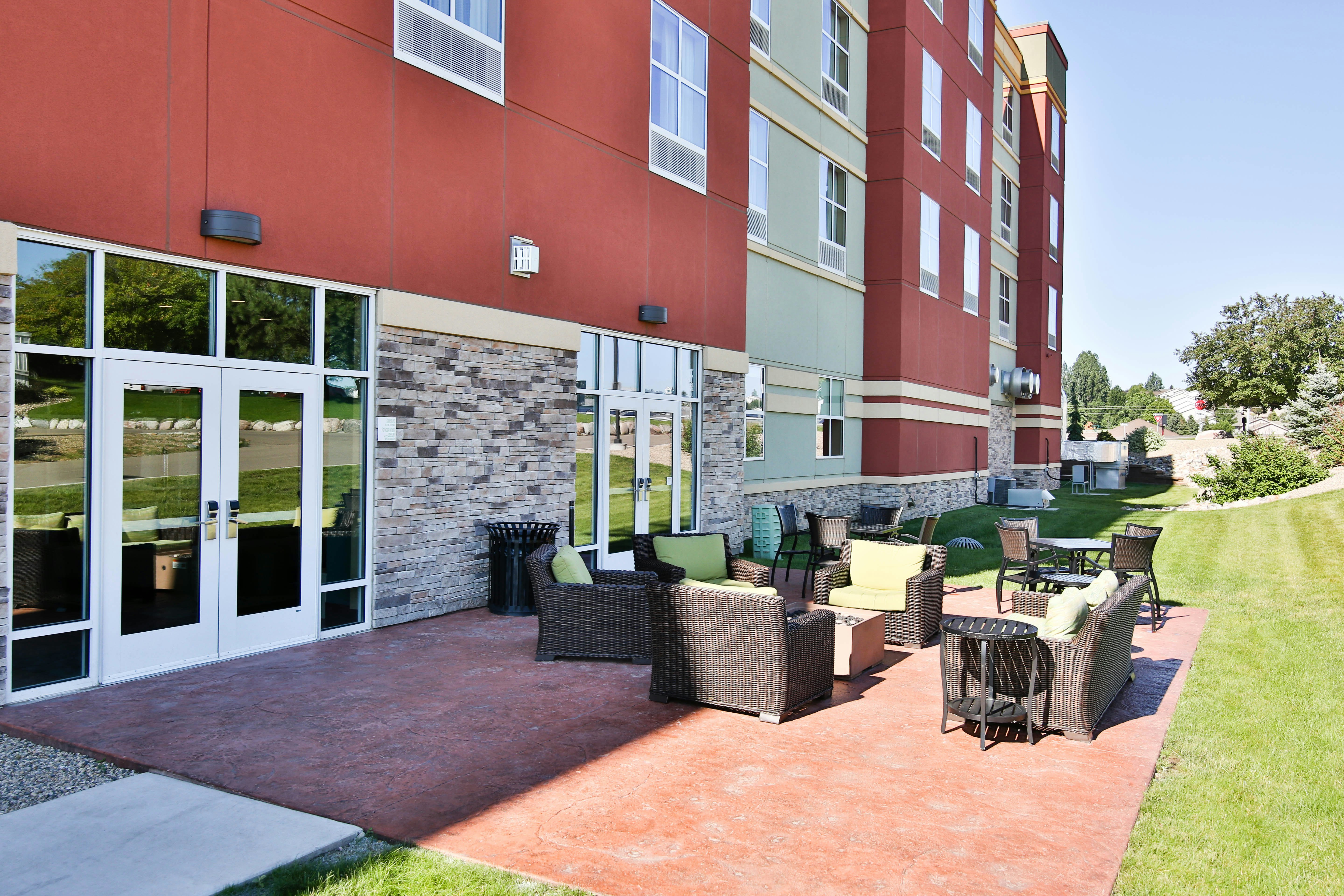 Holiday Inn Bismarck 63/70
