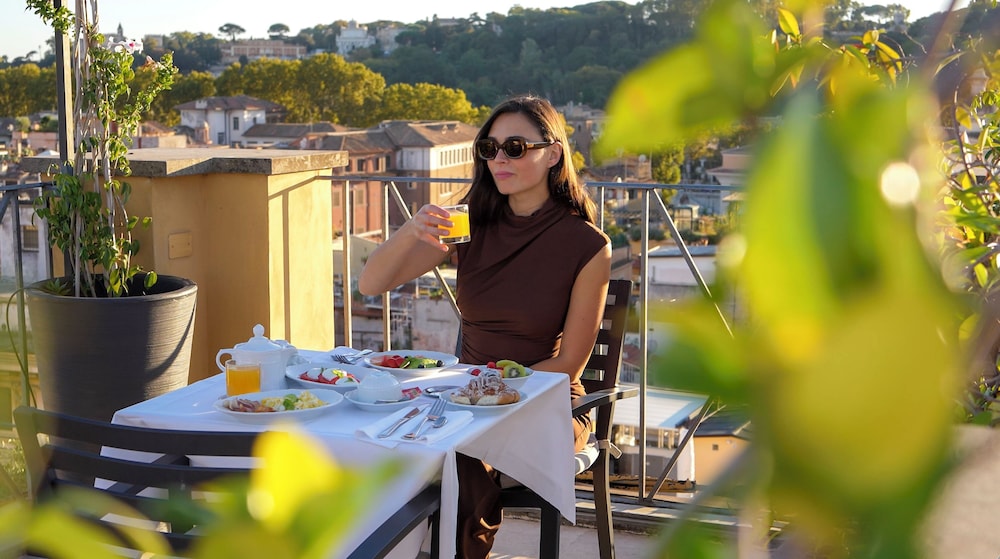 Navona Queen Rooftop 62/73