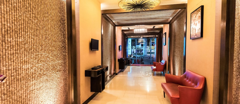 Bally Suite Silom 18/25