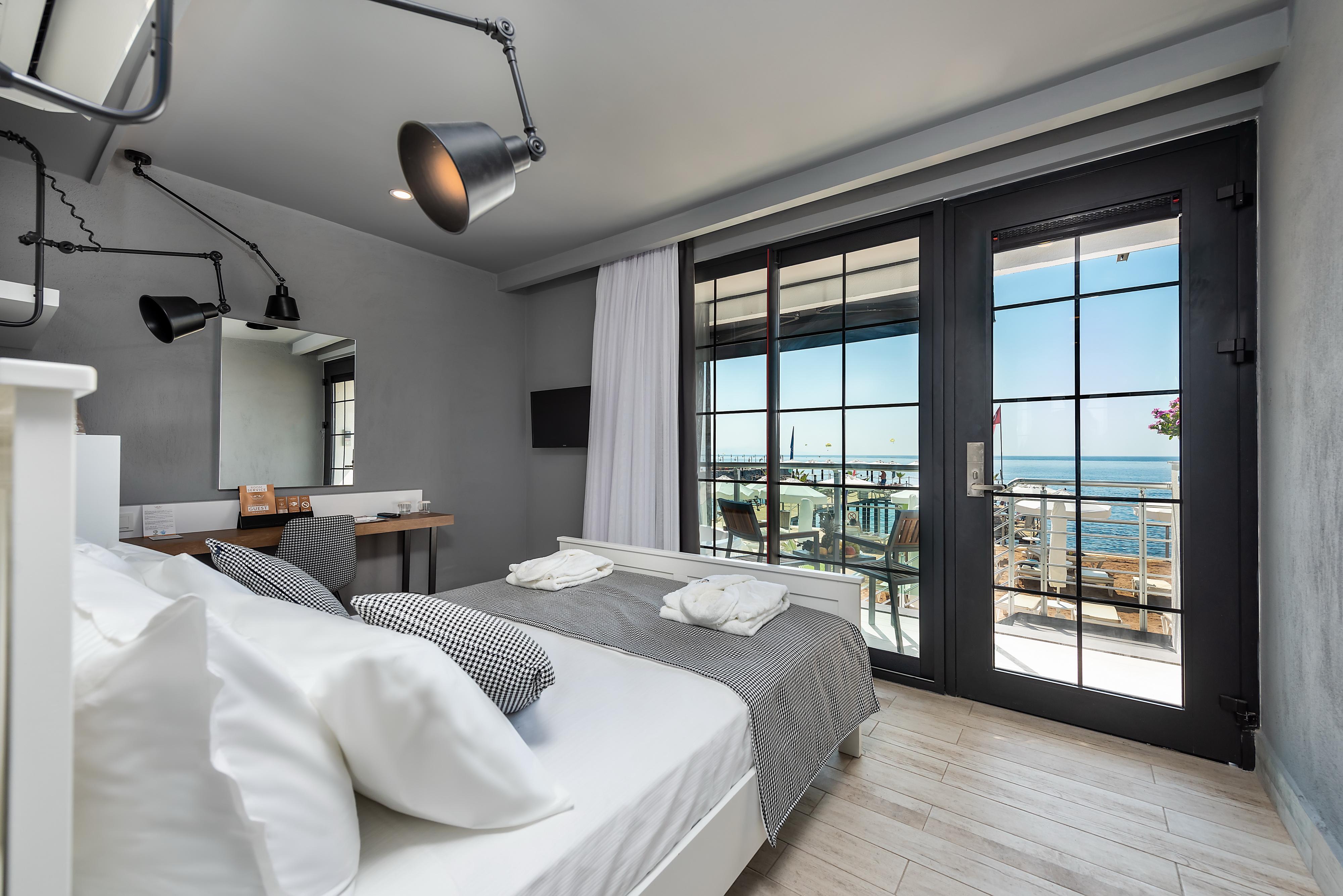 Premium, Sea Front