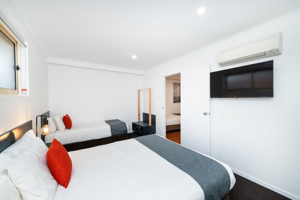 FAMILY SUITE, KITCHEN