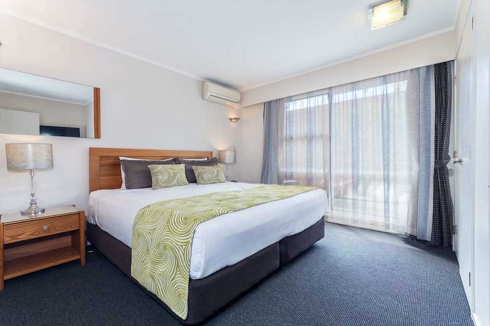 Best Western Newmarket Inn & Suites 25/58