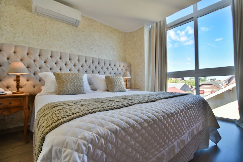 Micheline Hotel Tricot 8/71