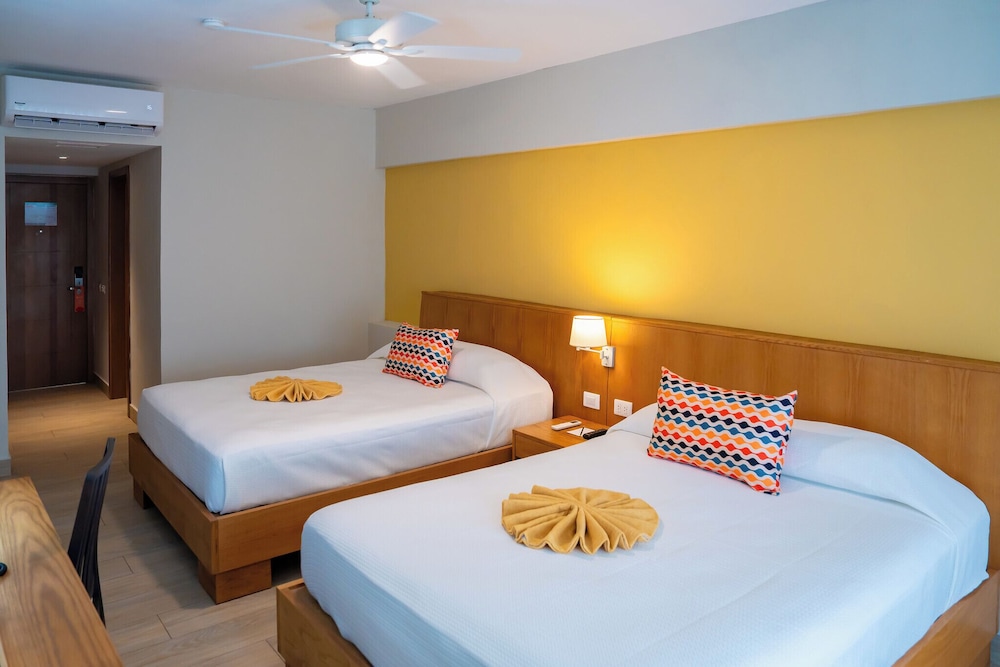 Coral Costa Caribe Beach Resort - All Inclusive 27/101