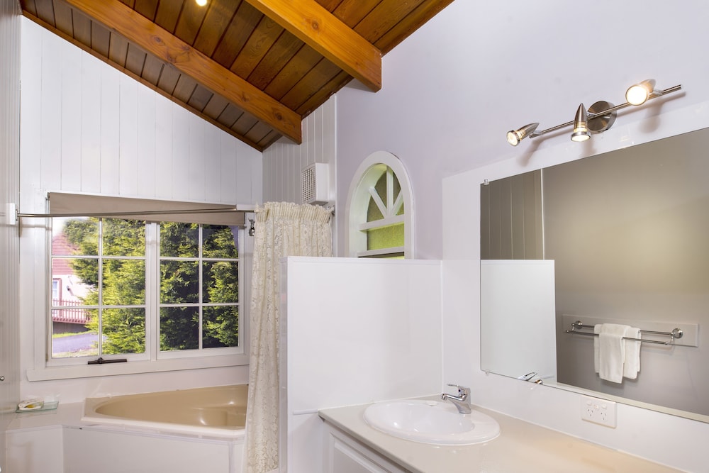 Aspect Tamar Valley Resort 5/50