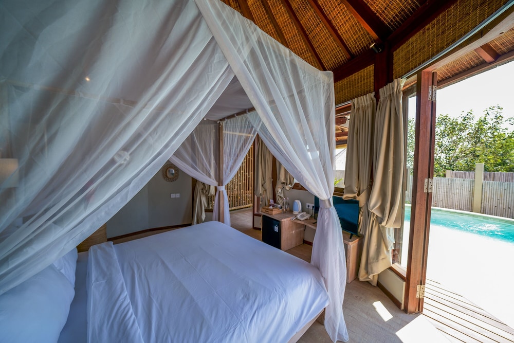 Blue Lagoon Avia Villas 11/50