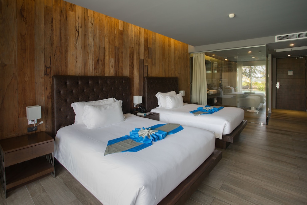 Le Coral Beach Resort And Cafe 12/79
