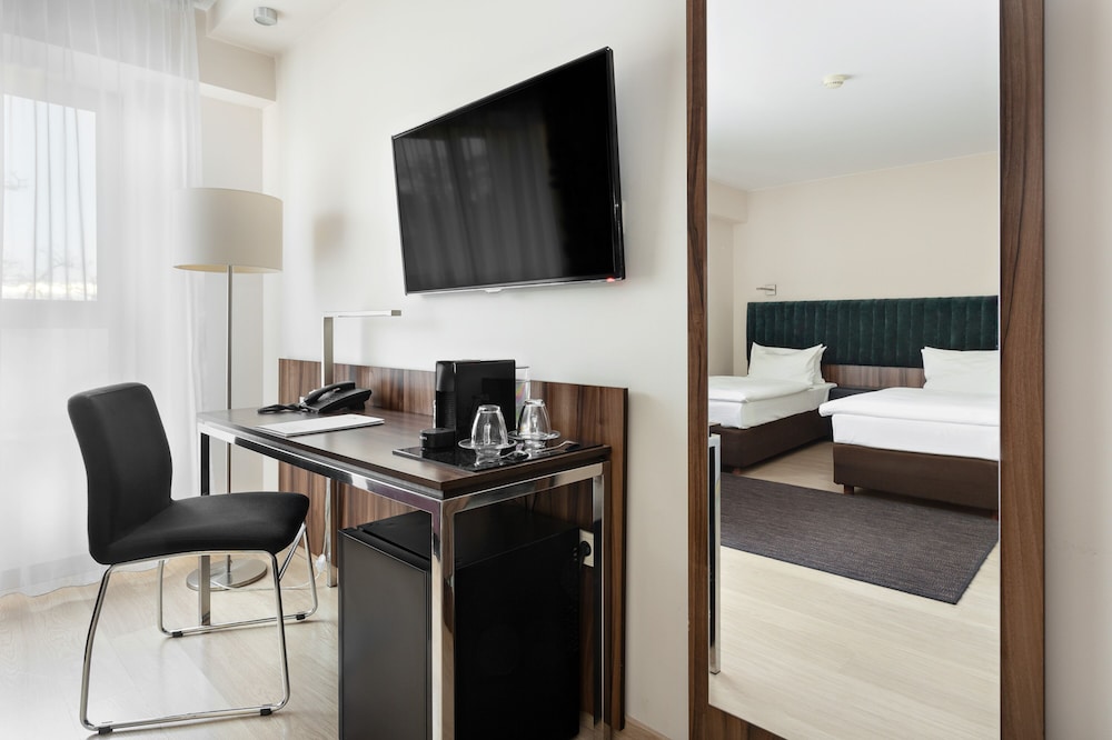 HOTEL MODERNO 55/63