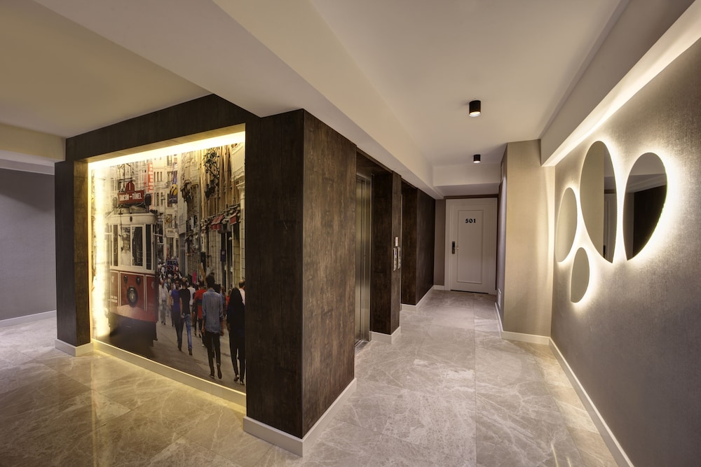 Dora Pera Hotel 4/63