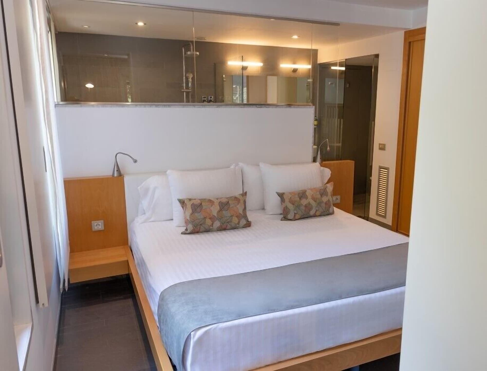 Suite, Jetted Tub