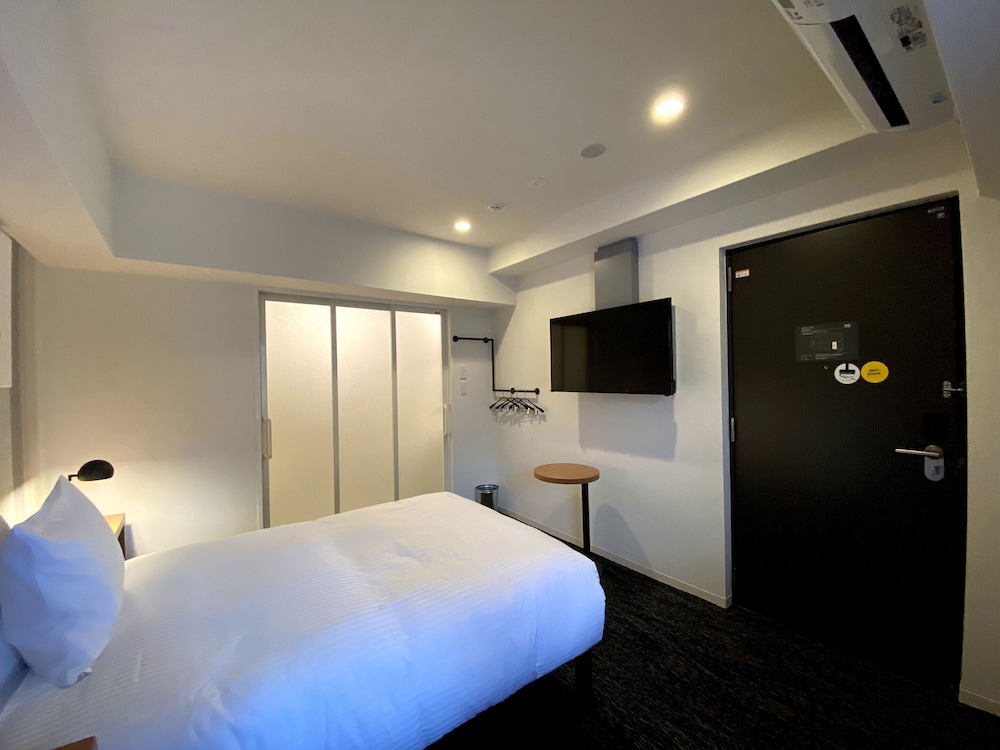 UNIVERSAL, DOUBLE BED
