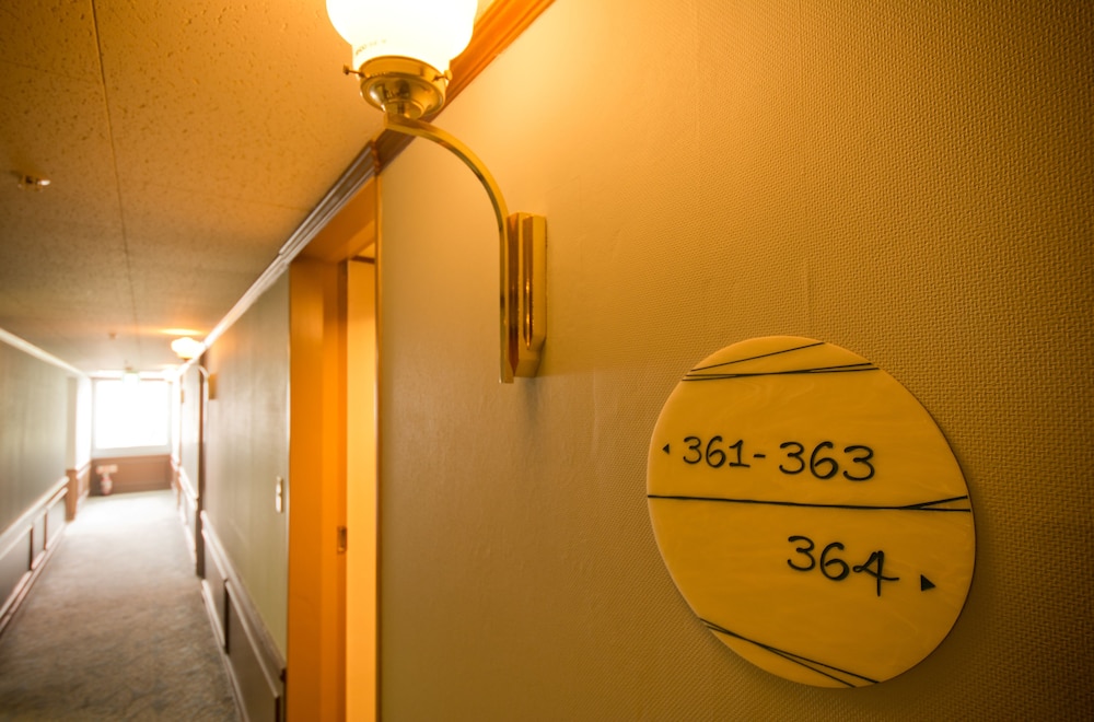 HOTEL VILLAGE 10/50