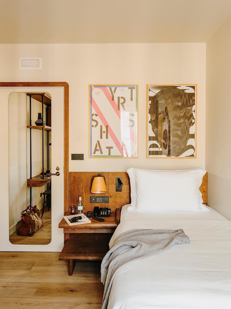 Solo, Single Bed, Balcony