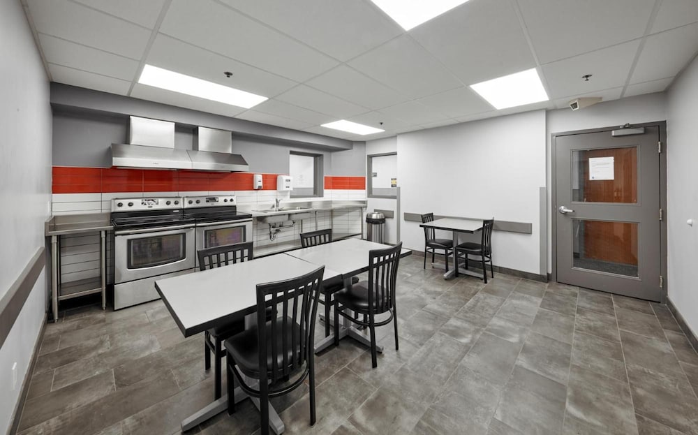 Residence & Conference Centre - King City 15/27