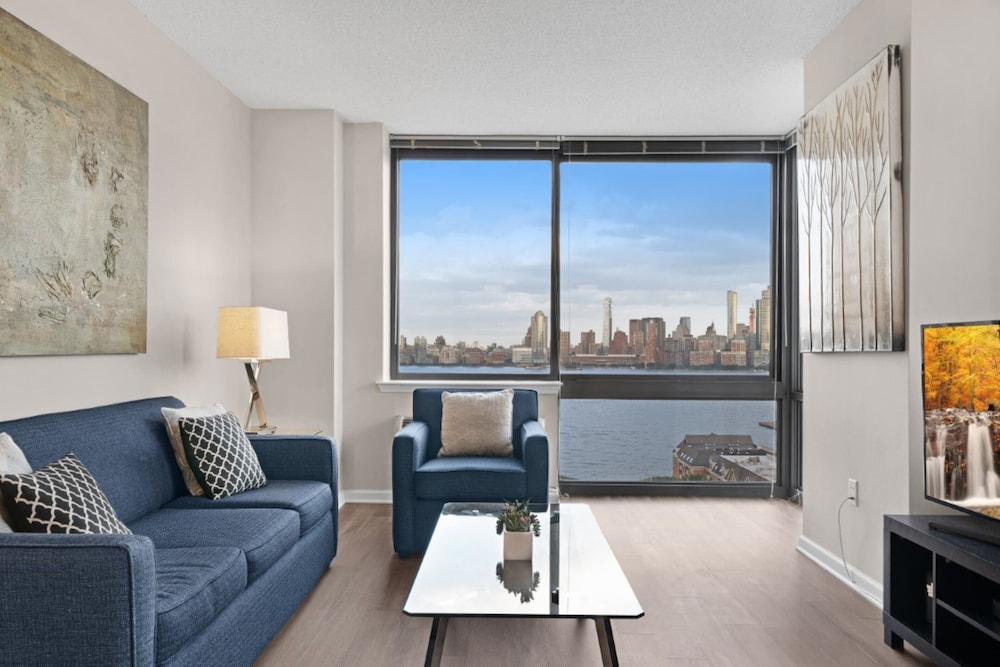 Global Luxury Suites Downtown Jersey City 41/71
