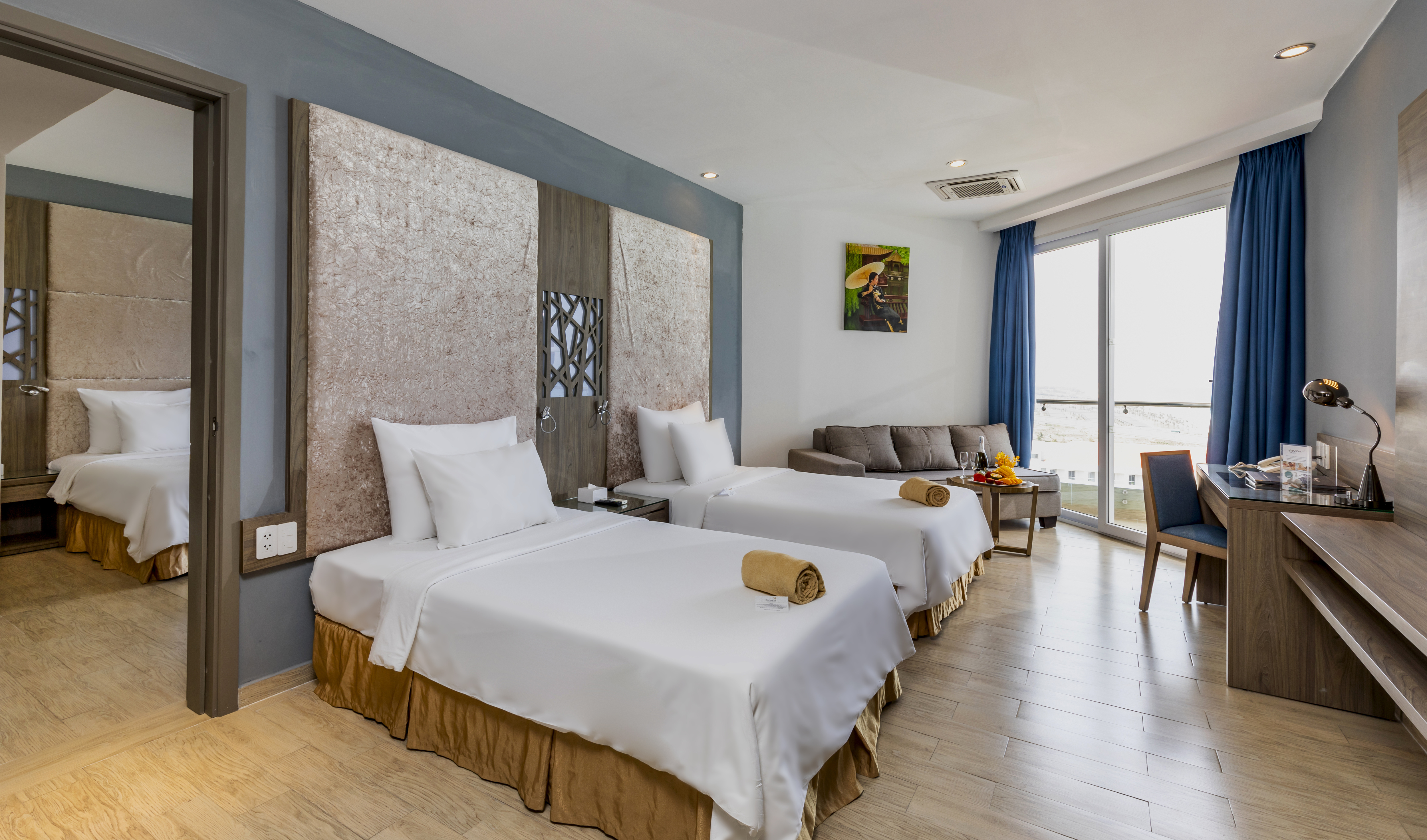DELUXE FAMILY CONNECTING SEA VIEW