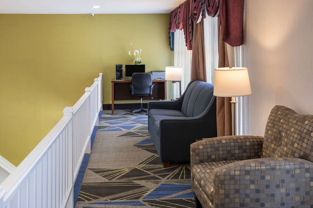 Quality Inn Lebanon, NH 11/37