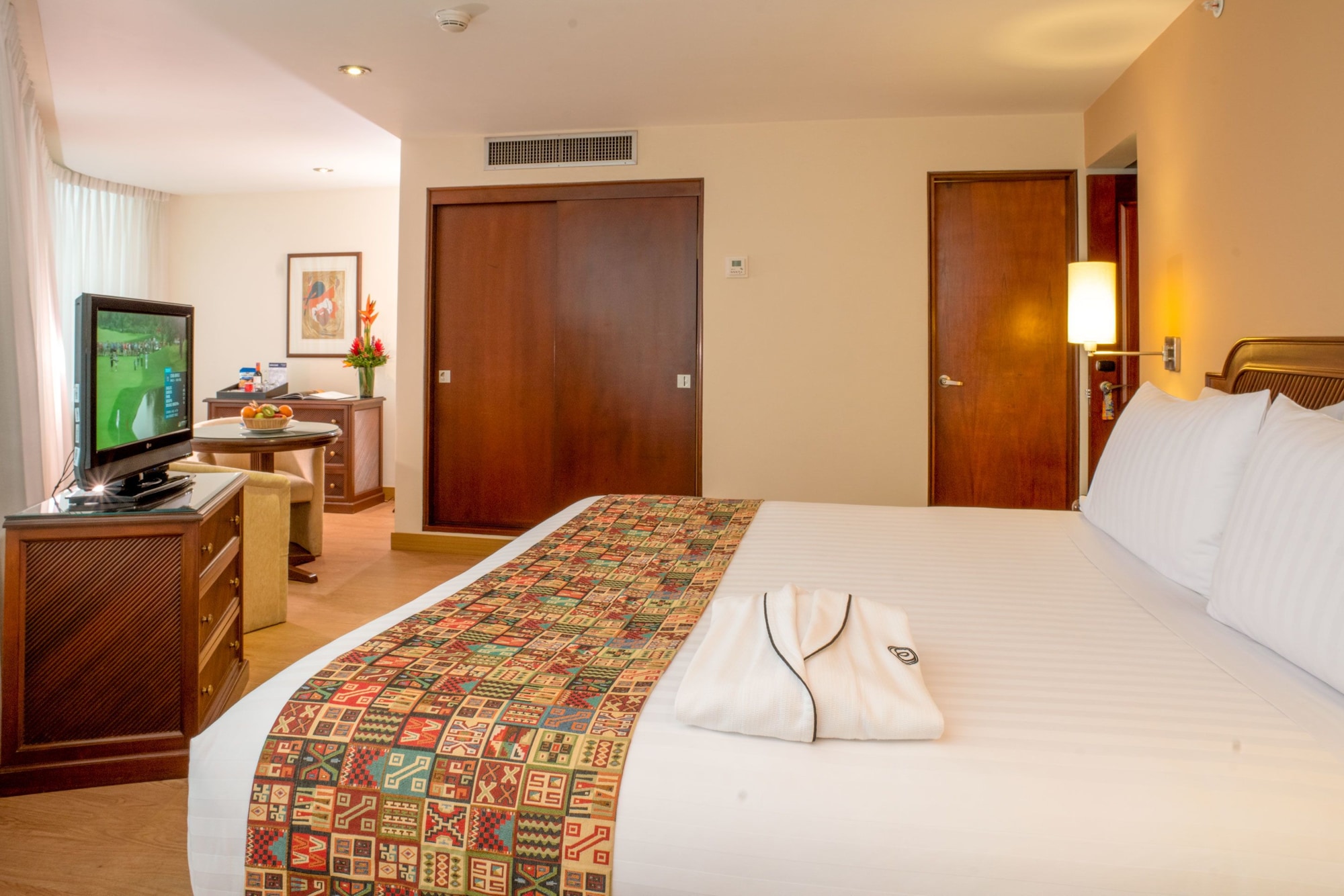 SUPERIOR, KING BED