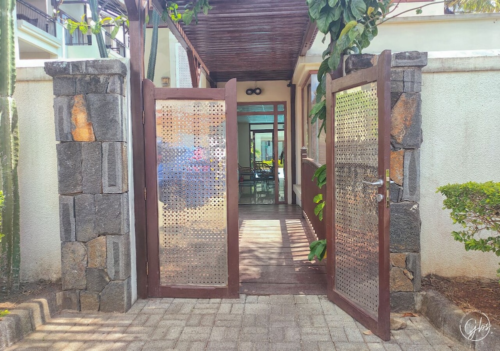 Grand Bay Suites 14/65