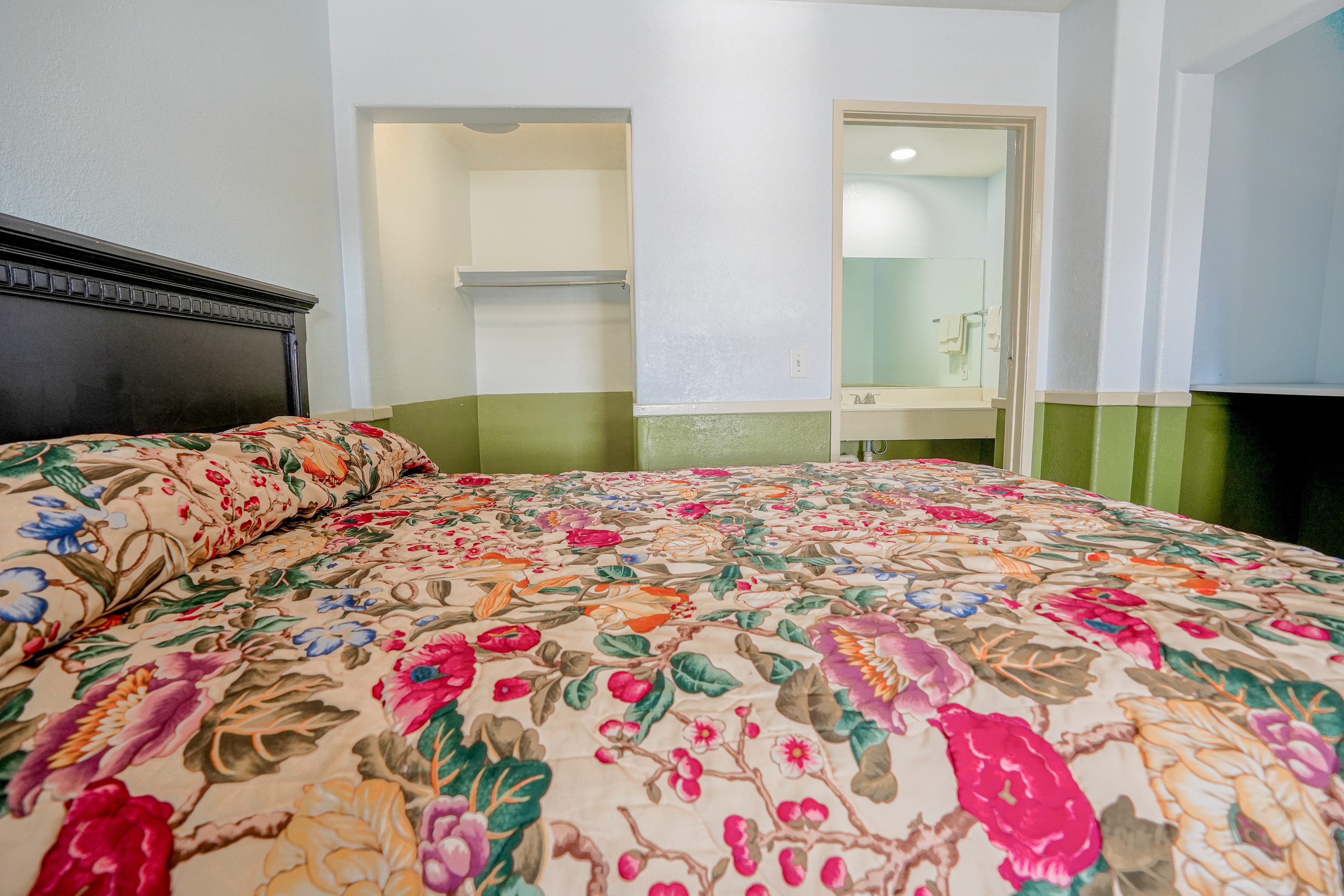 OYO Day And Night Inn 6/27