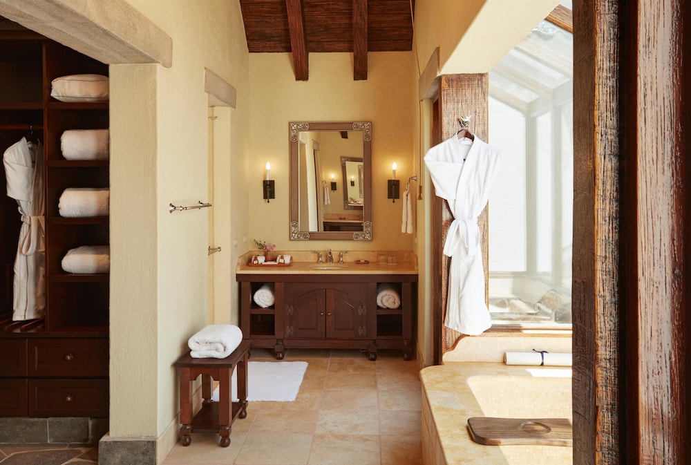 Belmond Las Casitas 50/50