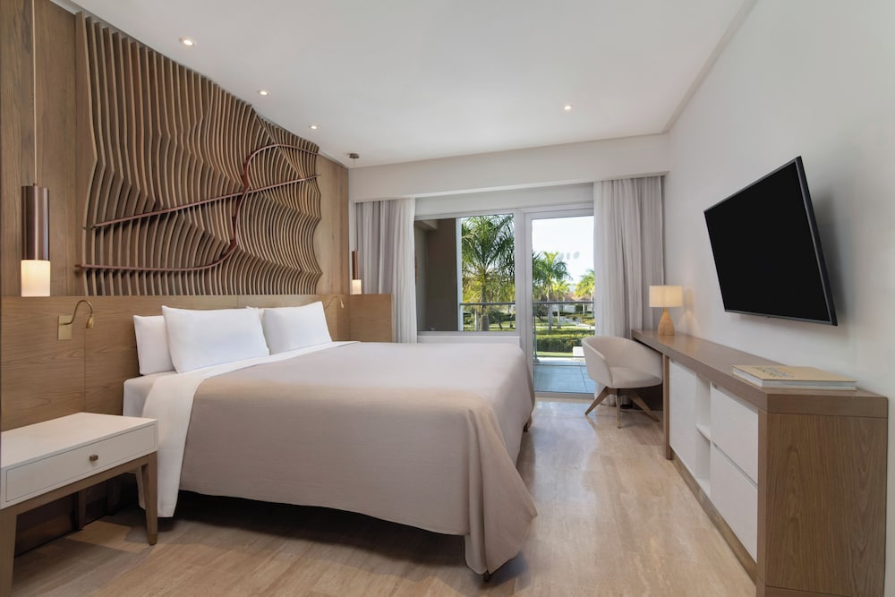 Swim Up, Master, Suite, King Bed, Sofa