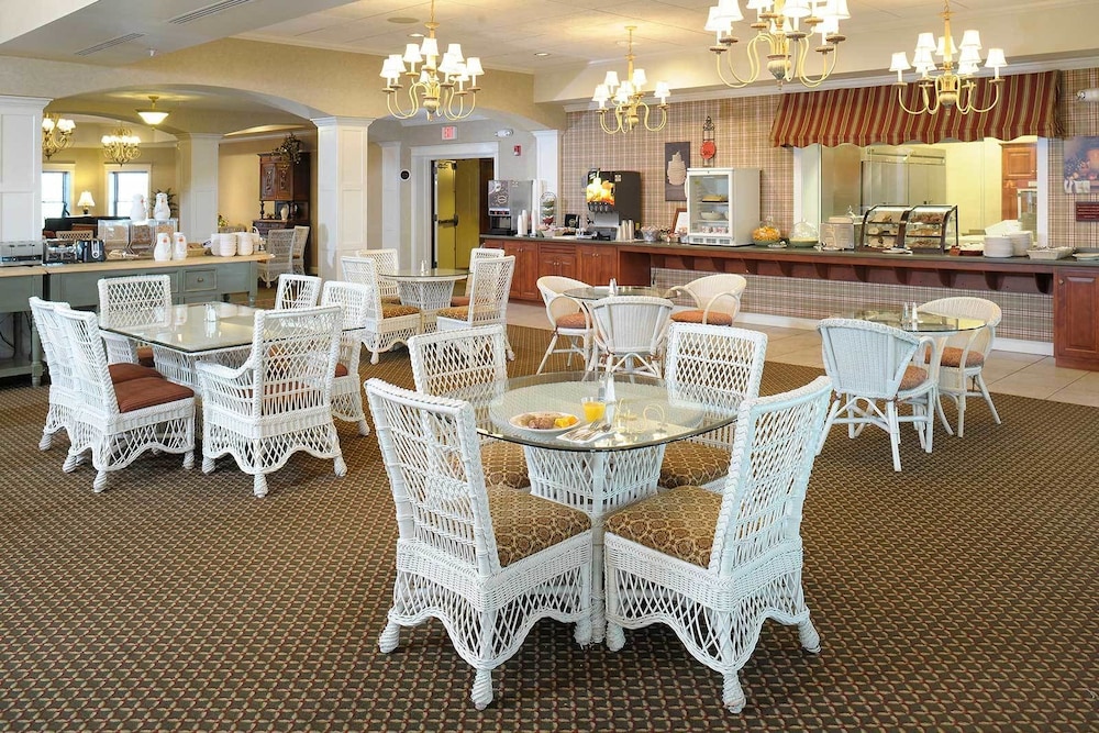 Carlisle Inn Sugarcreek 41/58