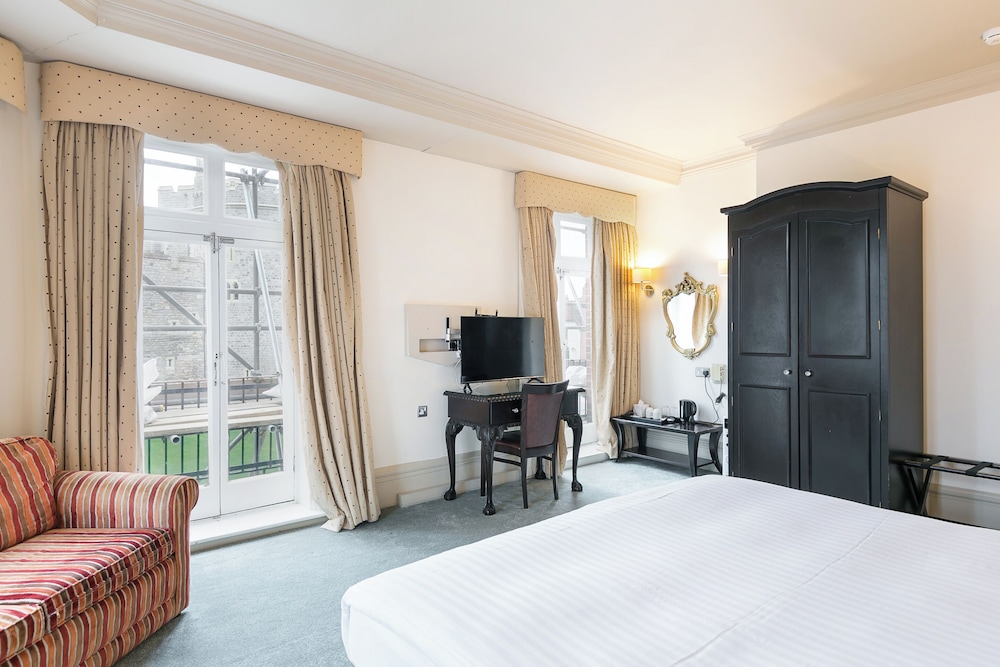 Deluxe, Castle View, 2 Sofa