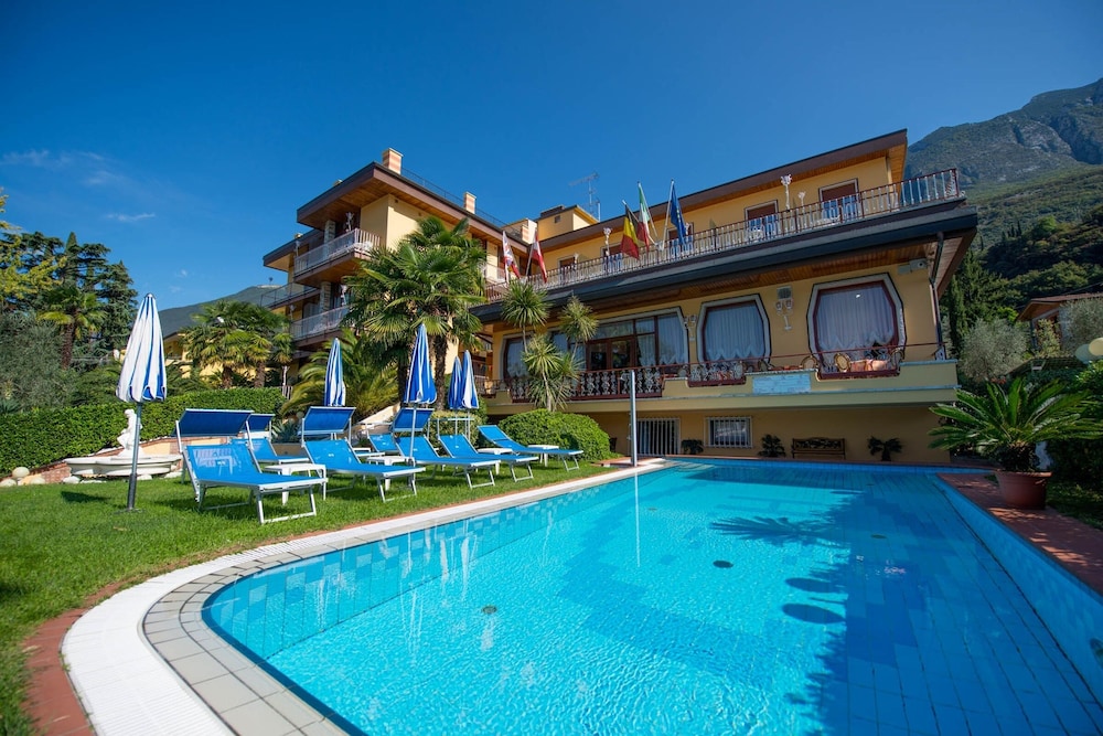 Hotel Cristallo 42/45