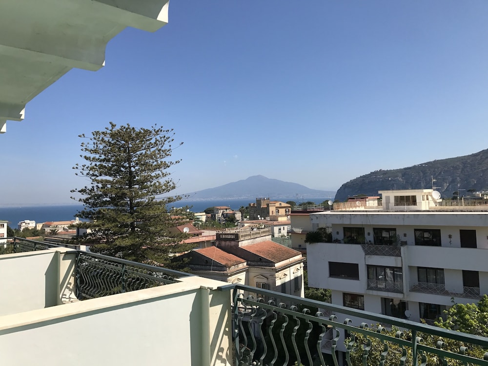 Majestic Palace Sorrento, Curio Collection by Hilton 3/56