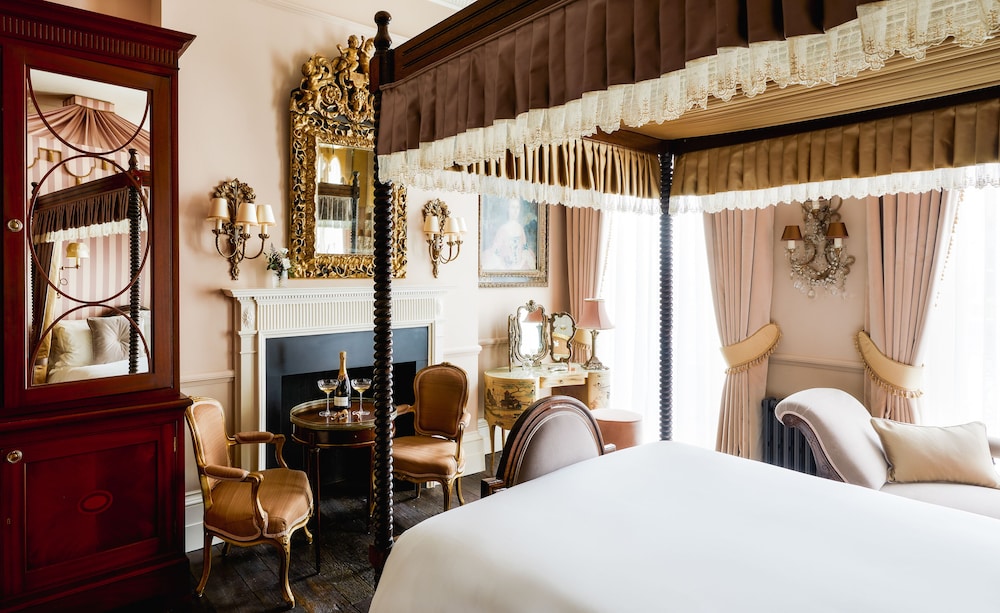 HONEYMOON, DOUBLE BED