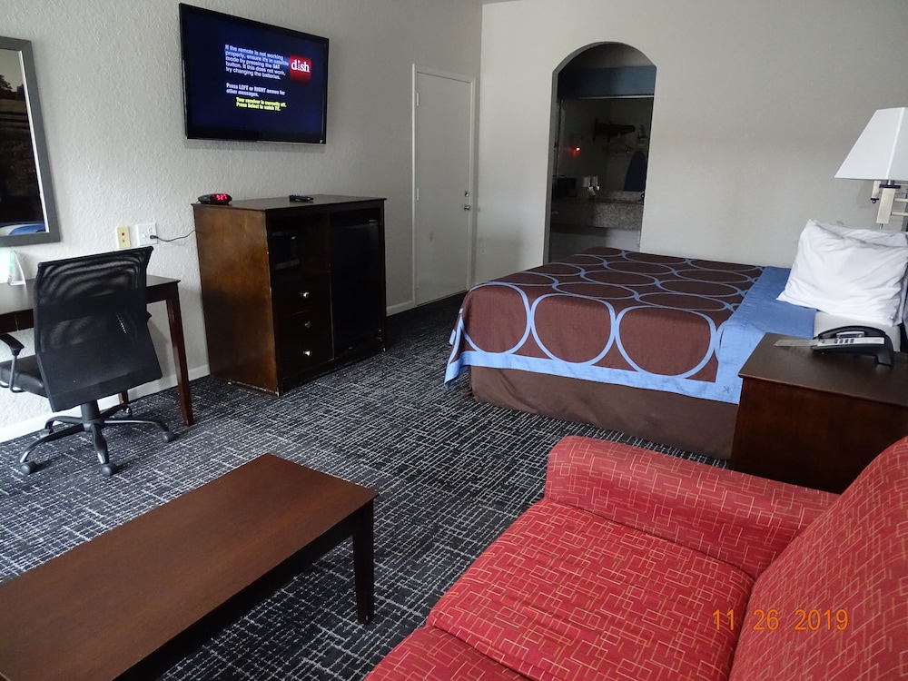Super 8 by Wyndham Houston/Brookhollow NW 30/34