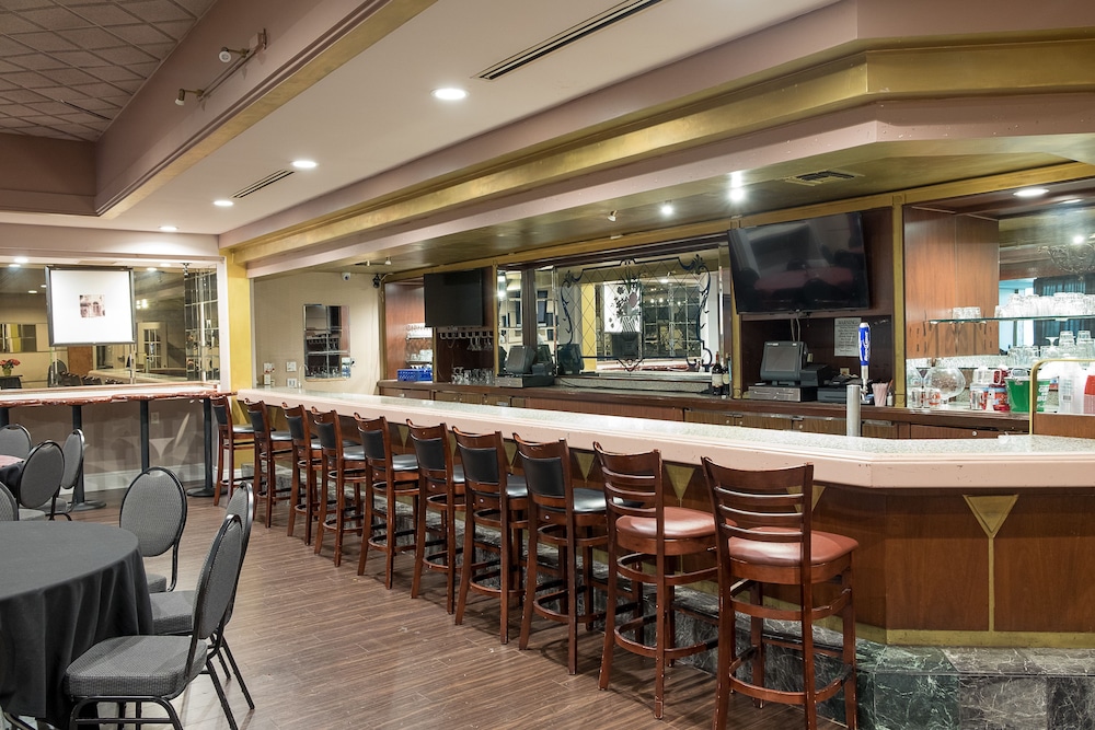 Howard Johnson by Wyndham Fullerton/Anaheim Conference Cntr 19/29