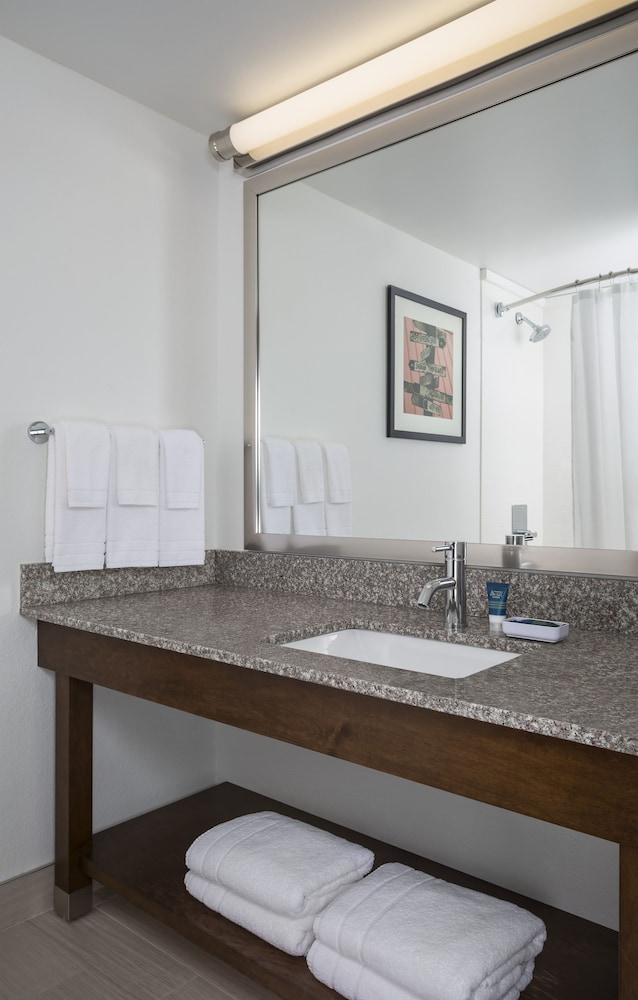 Four Points By Sheraton Buffalo Grove 5/27