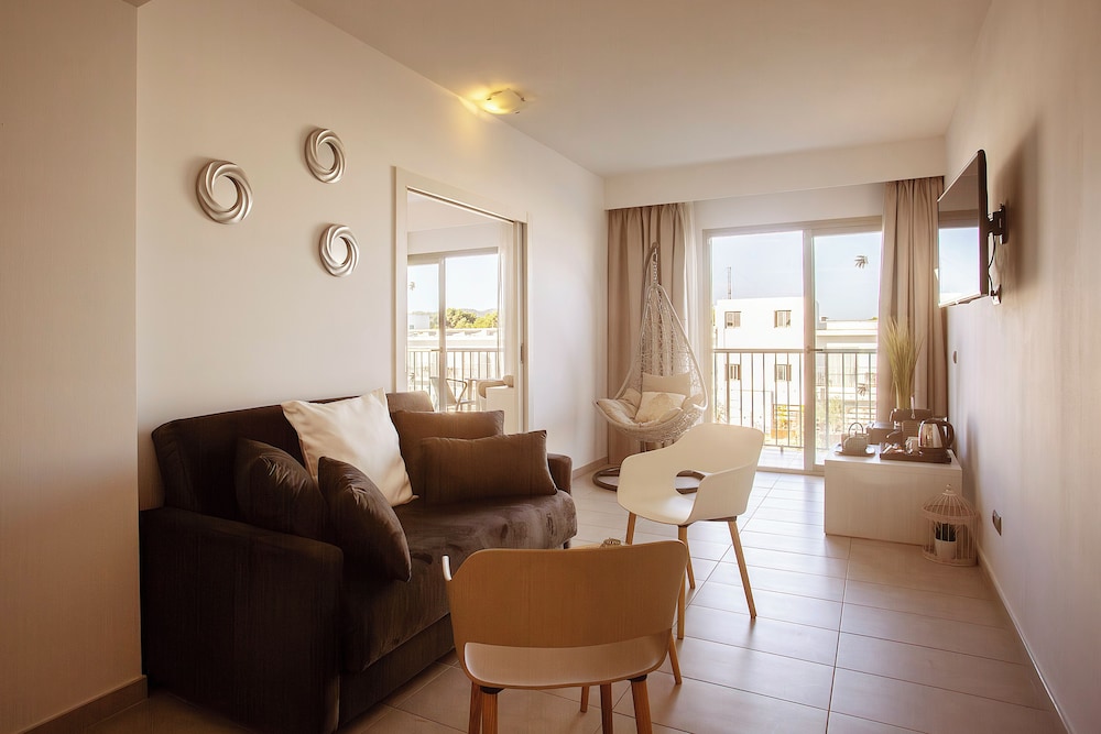 Hotel Puchet Ibiza 54/76