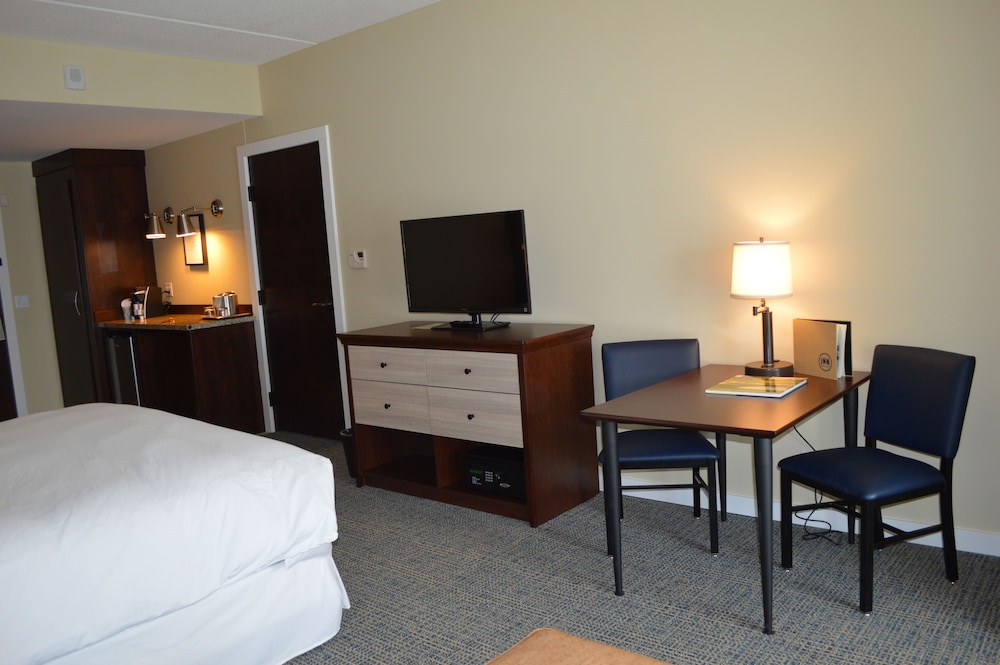 The Inn At Harbor Shores 14/48