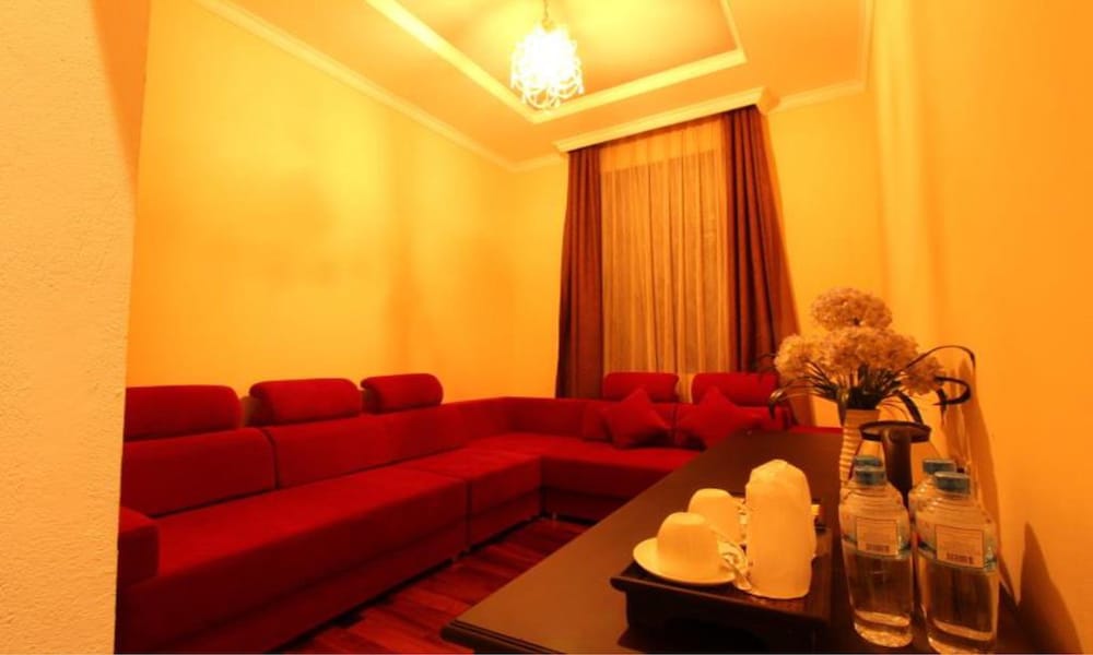 Le Luxe Boutique Hotel 53/56