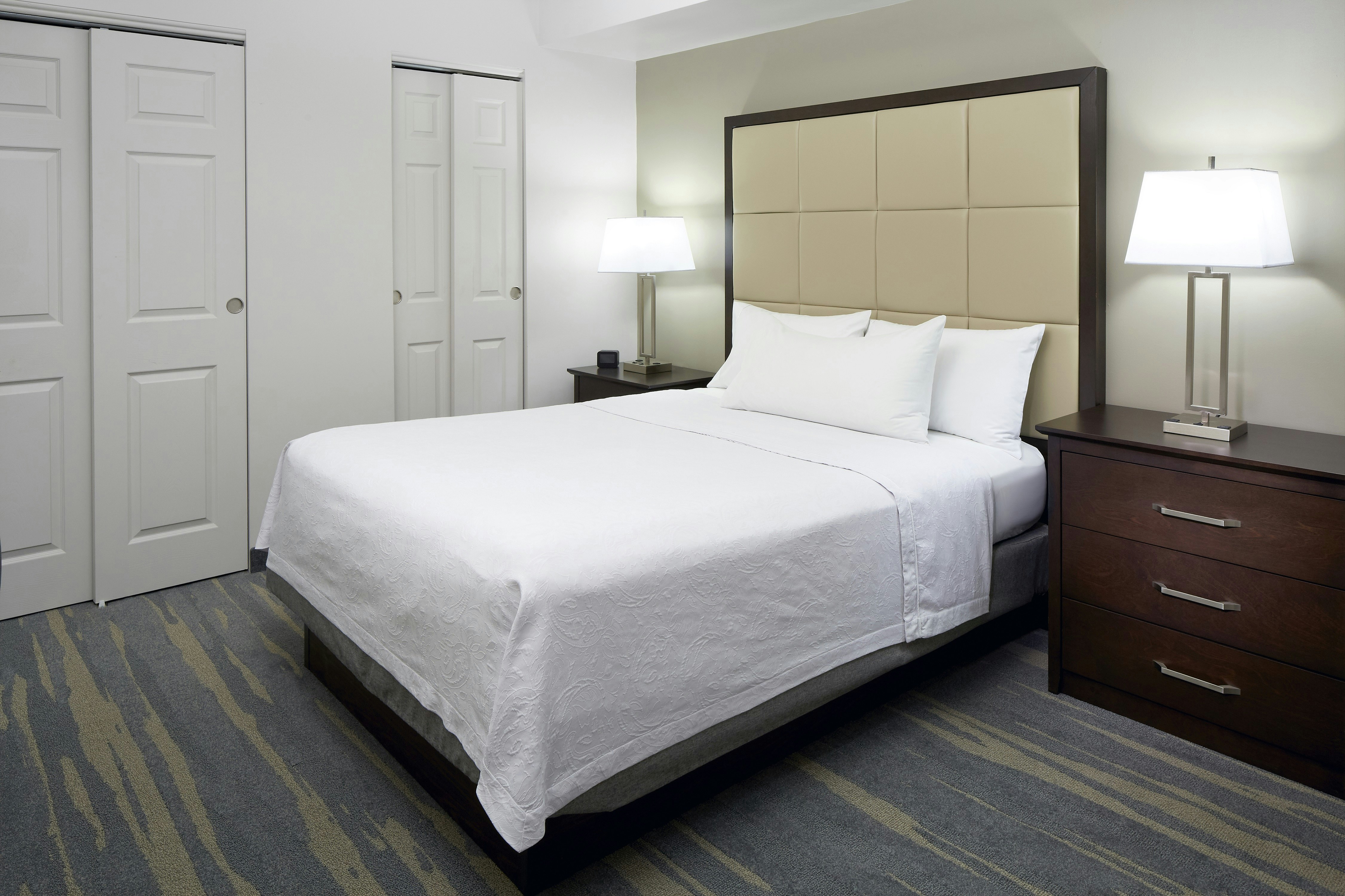 1 BEDROOM, SUITE, QUEEN BED
