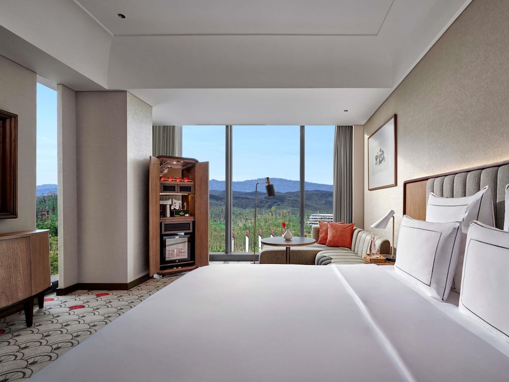 Swissotel Nusantara 24/67
