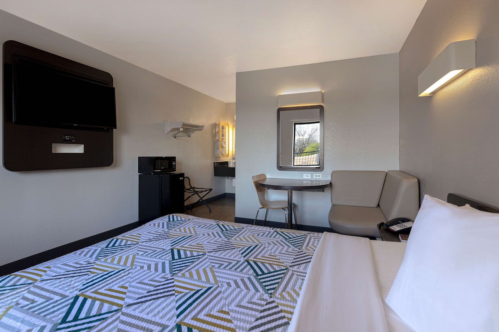 Motel6 San Antonio, TX - West SeaWorld 30/43