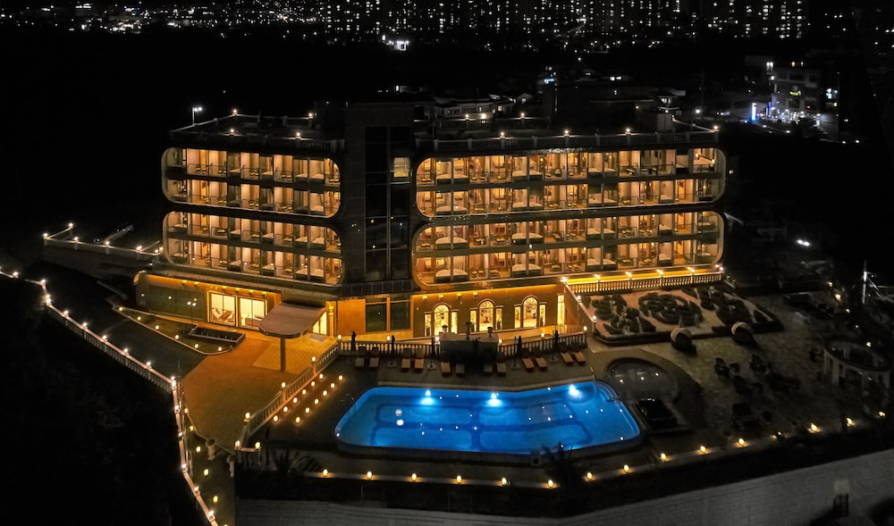 Goldone Hotel And Suites 4/72
