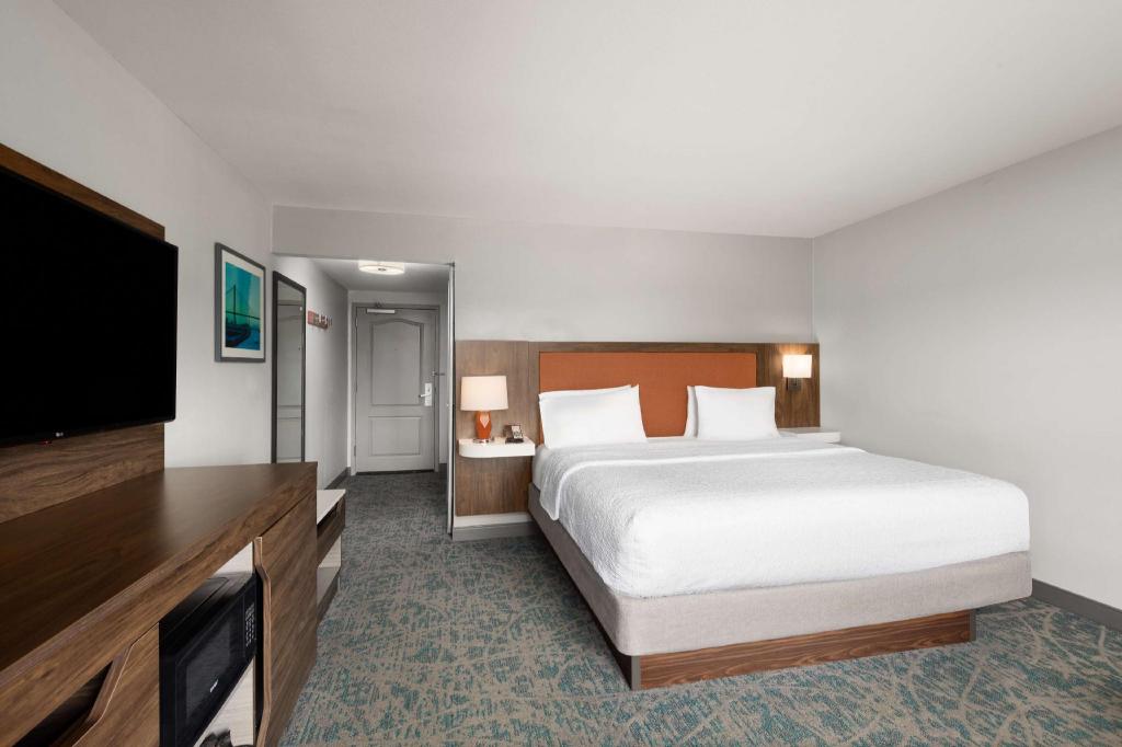 ROOM, KING BED