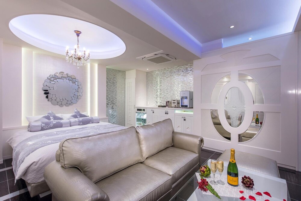 Hotel Dior 7 63/67