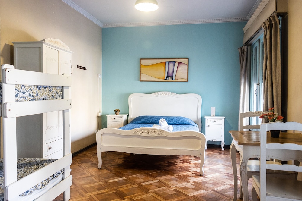 ROOM, TRIPLE, PRIVATE BATHROOM