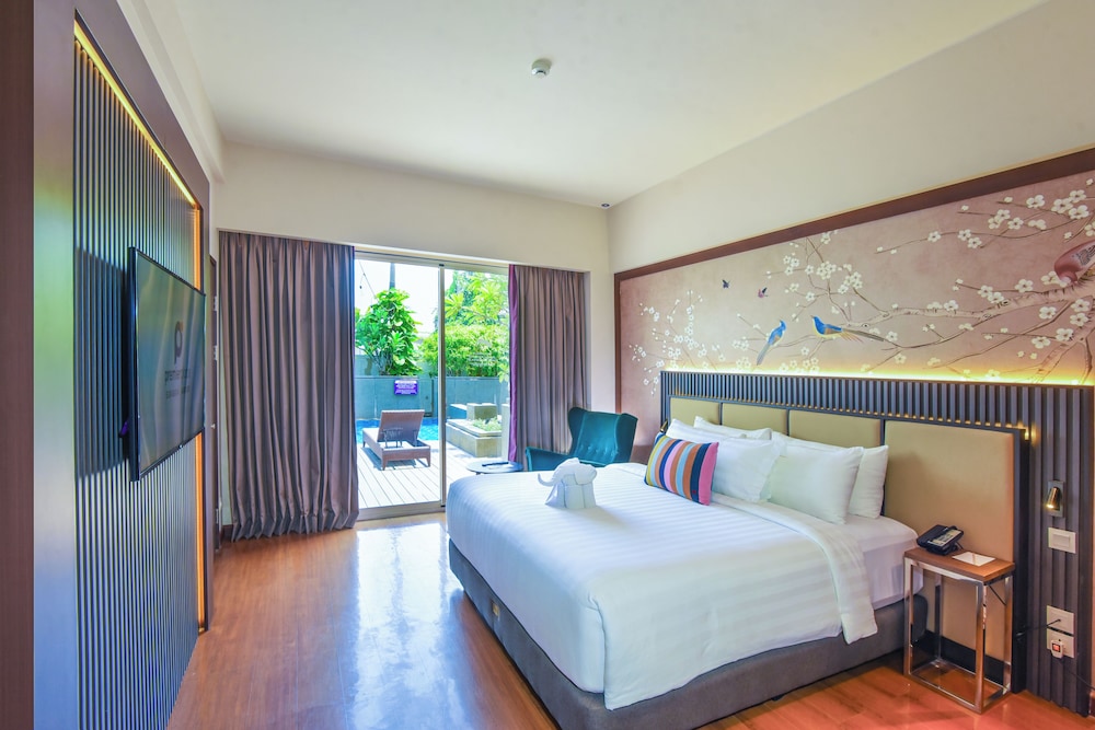 SUITE, QUEEN BED