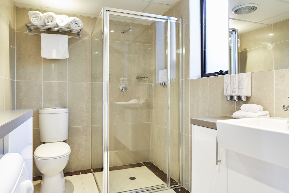 MANUKA PARK SERVICED APARTMENTS 52/58